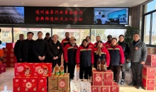 江苏南通市通州区红十字会联合通州区酒类行业商会开展慰问环卫工人活动