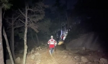 一家三口爬山迷路 救援队连夜搜救 6小时救下山