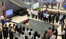 云南临沧市红十字会应急救护知识进政务服务中心为生命健康保驾护航
