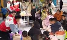 春节“不打烊” “志愿红”守护万家灯火