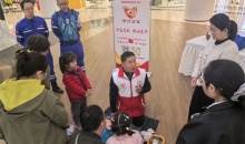 山东济南市中区红十字会“急救移动集市”首场活动走进欧亚大观，为市民送上“急救大餐”